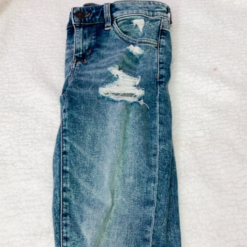american eagle ripped jeans